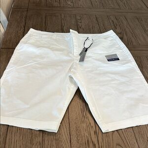 Bandolino Women's White Bermuda Shorts